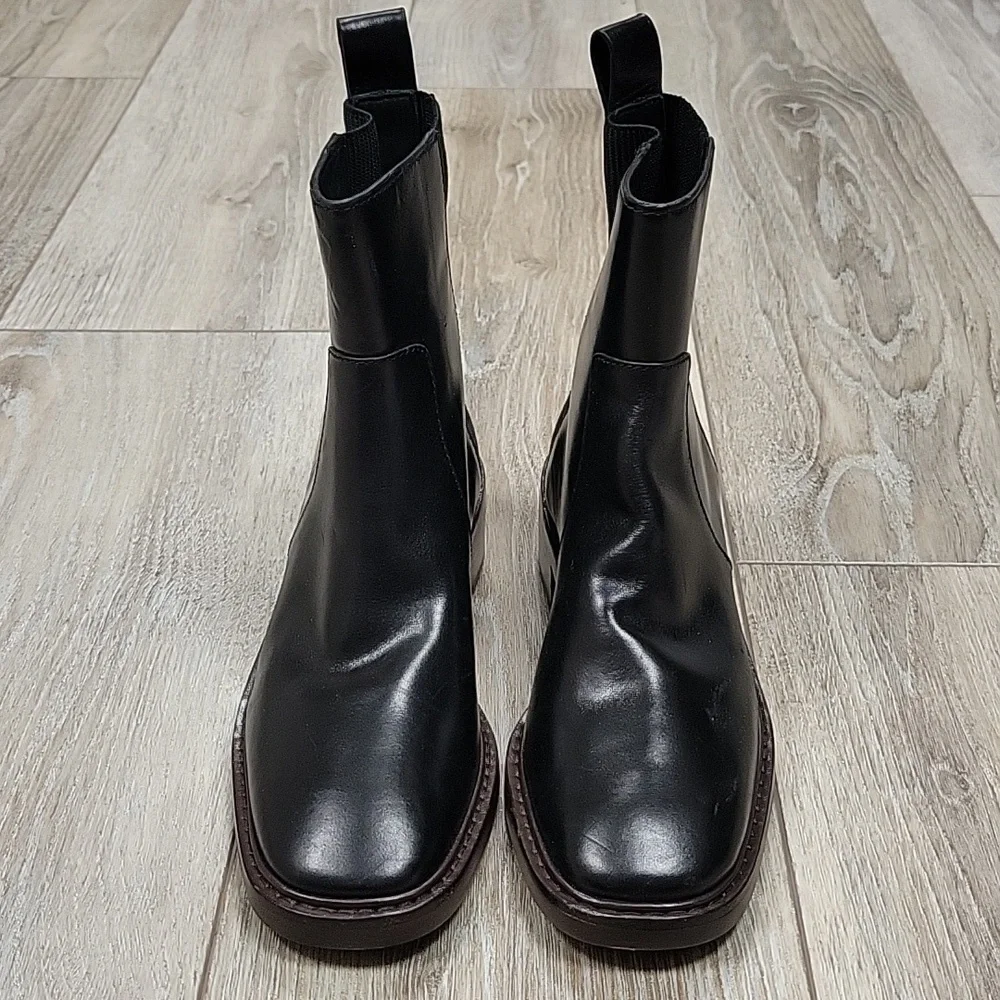 Tory Burch Size 5 1/2 Black Leather Bootie